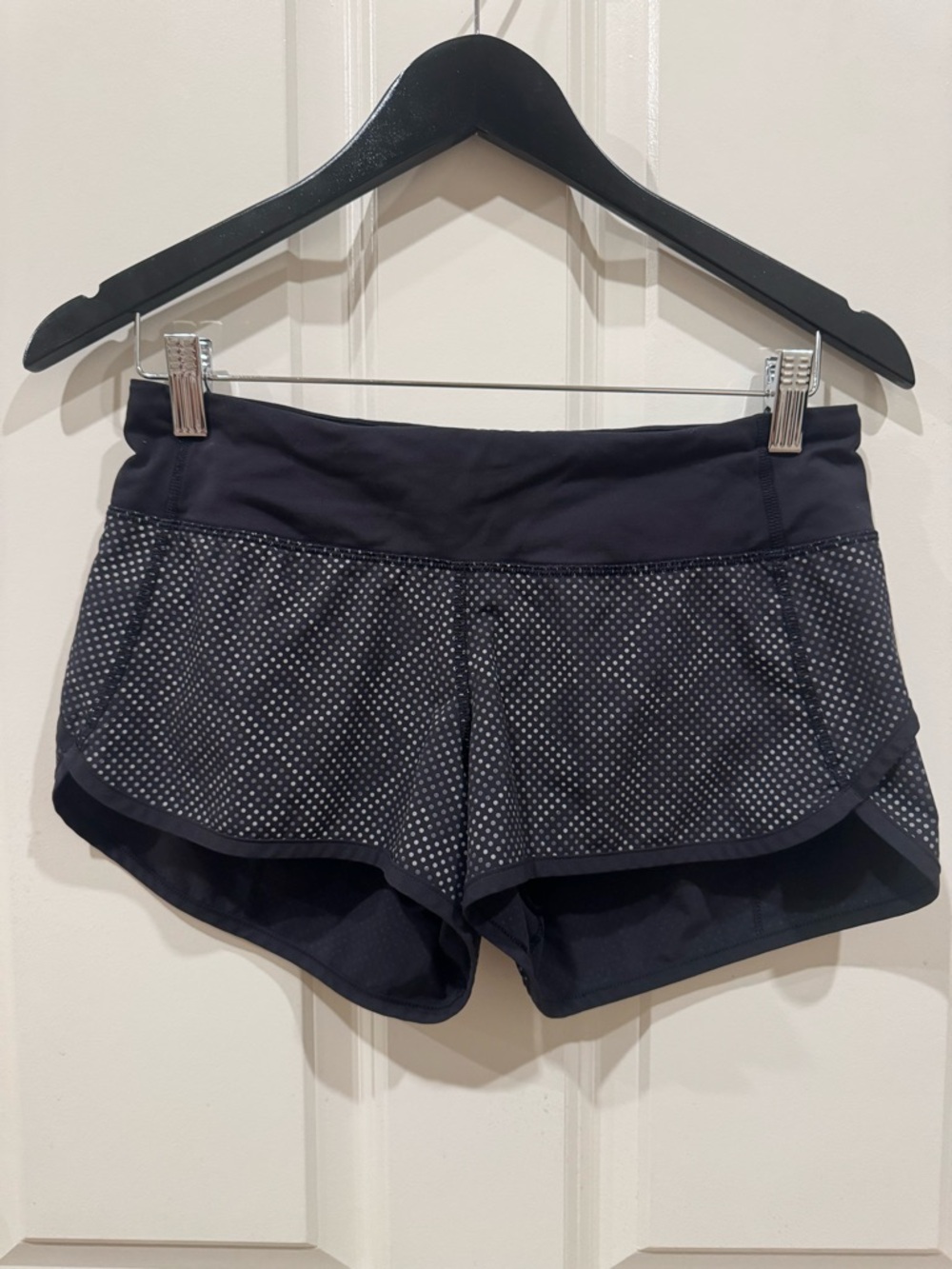 LULULEMON Athletica Ravish Reptile Speed Up Shorts reflective Size 4 EUC - Picture 4 of 7